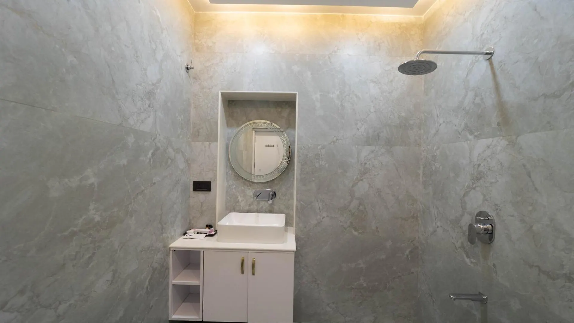 The Luxury Inn Varanasi 0*,  India